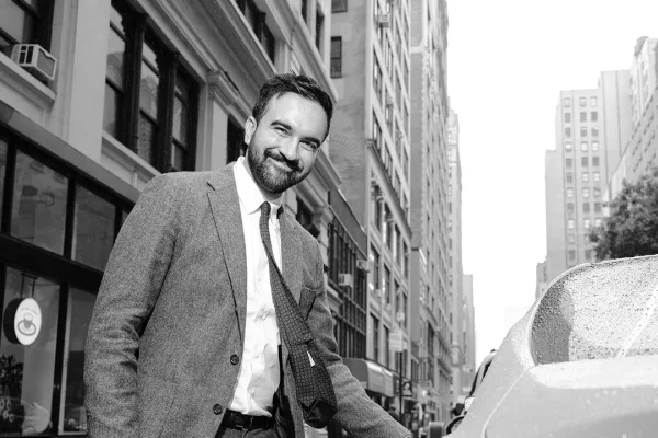 Chi è Zohran Mamdani, il sindaco di internet che vuole conquistare New York