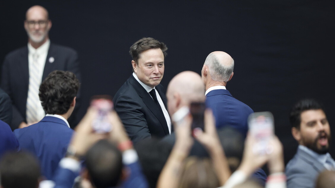 Musk ha lanciato Grokipedia, sfida Wikipedia con l’IA – Web & Social