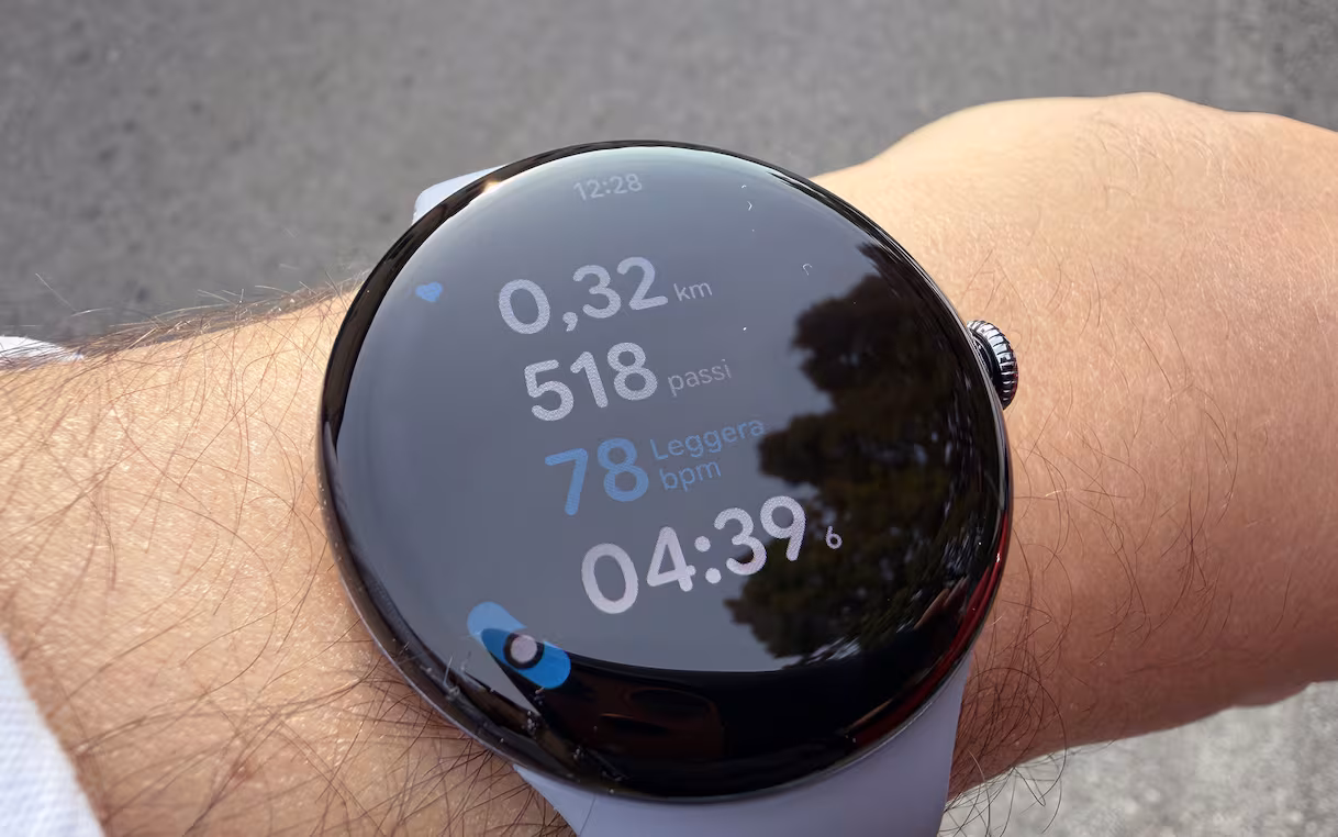 Recensione smartwatch Google Pixel Watch 4: impressione, funzionalità, prezzo in Italia