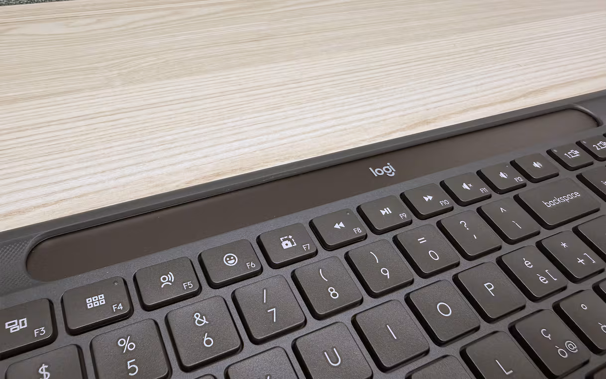 Logitech Signature Slim Solar+ K980: recensione, caratteristiche, prezzi