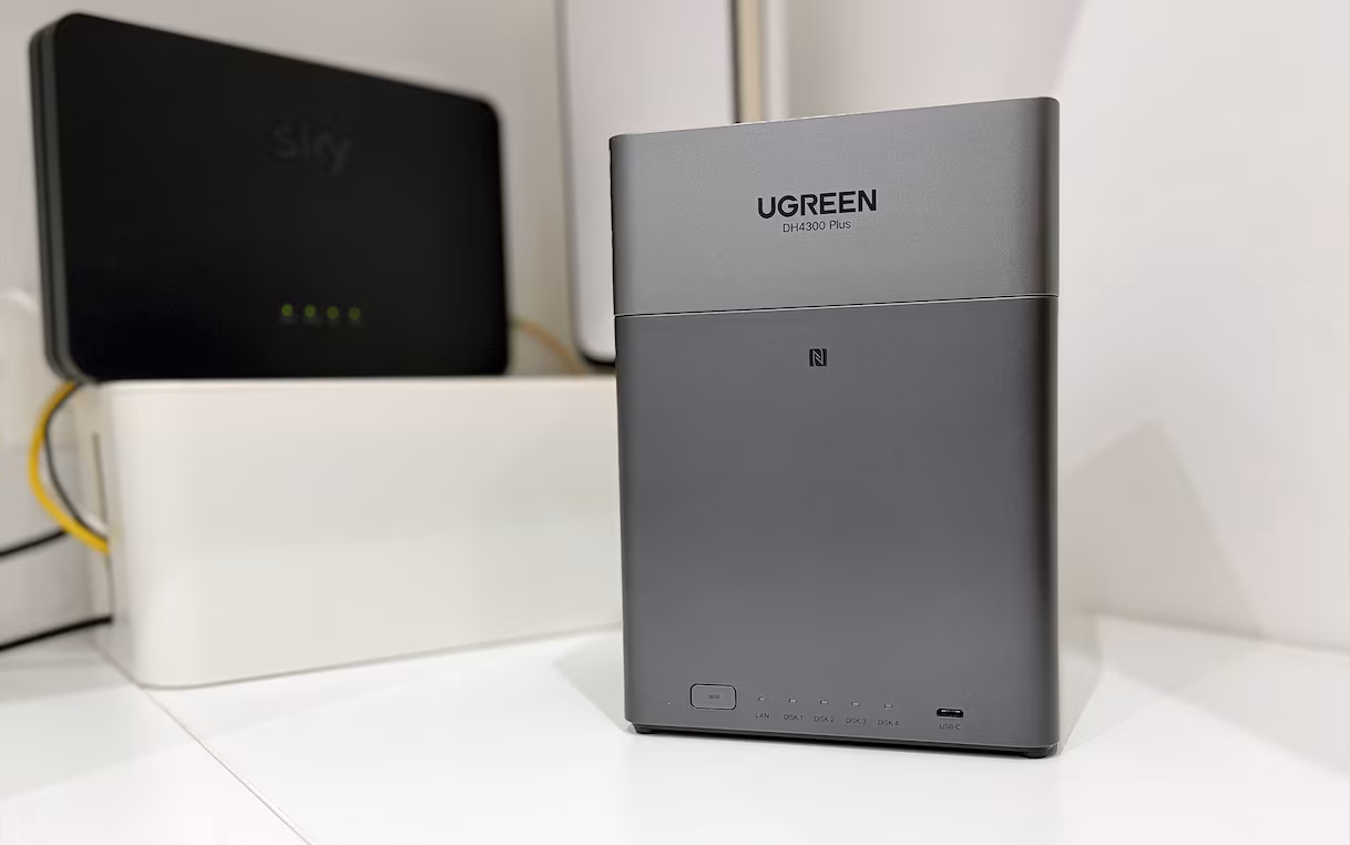 UGREEN NASync DH4300 Plus: funzionalità, impressioni, prezzi