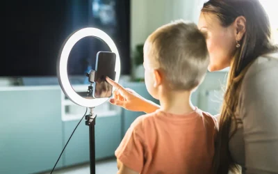 Family influencer, l’80% dei contenuti coinvolge bambini sotto i 5 anni e questo solleva riflessioni sulla tutela dei minori