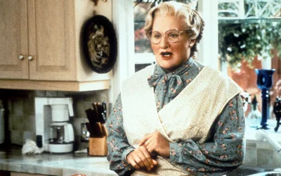 La storia dell’uomo travestito dalla madre è ormai un caso internazionale (ma non parlate di Mrs. Doubtfire)