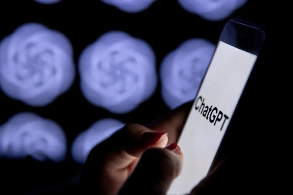 Chatbait, perché ChatGPT parla sempre più come un fuffaguru