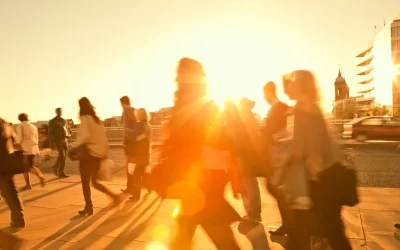 Photo dump, la falsa spontaneità nelle foto “venute male” della Gen Z