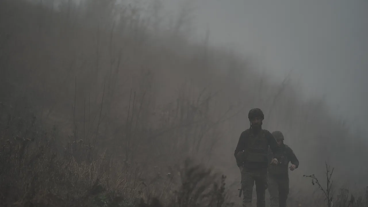 La nebbia è solo una delle tecniche di guerra usate da Russia e Ucraina, eccone alcune usate sul campo di battaglia