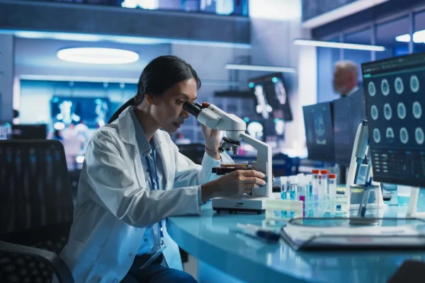 Perché in oncologia serve un’alleanza più forte tra i grandi centri di ricerca e le startup più innovative