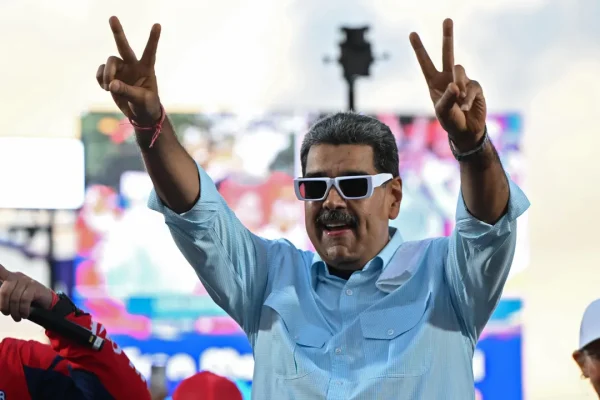 Maduro diventa un caso sui social dopo che Trump lo ha minacciato e inserito nel circolo dei terroristi