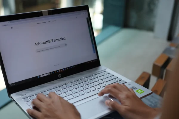 ChatGPT compie tre anni: come l’AI generativa ha cambiato tutto (e cosa ci aspetta adesso)