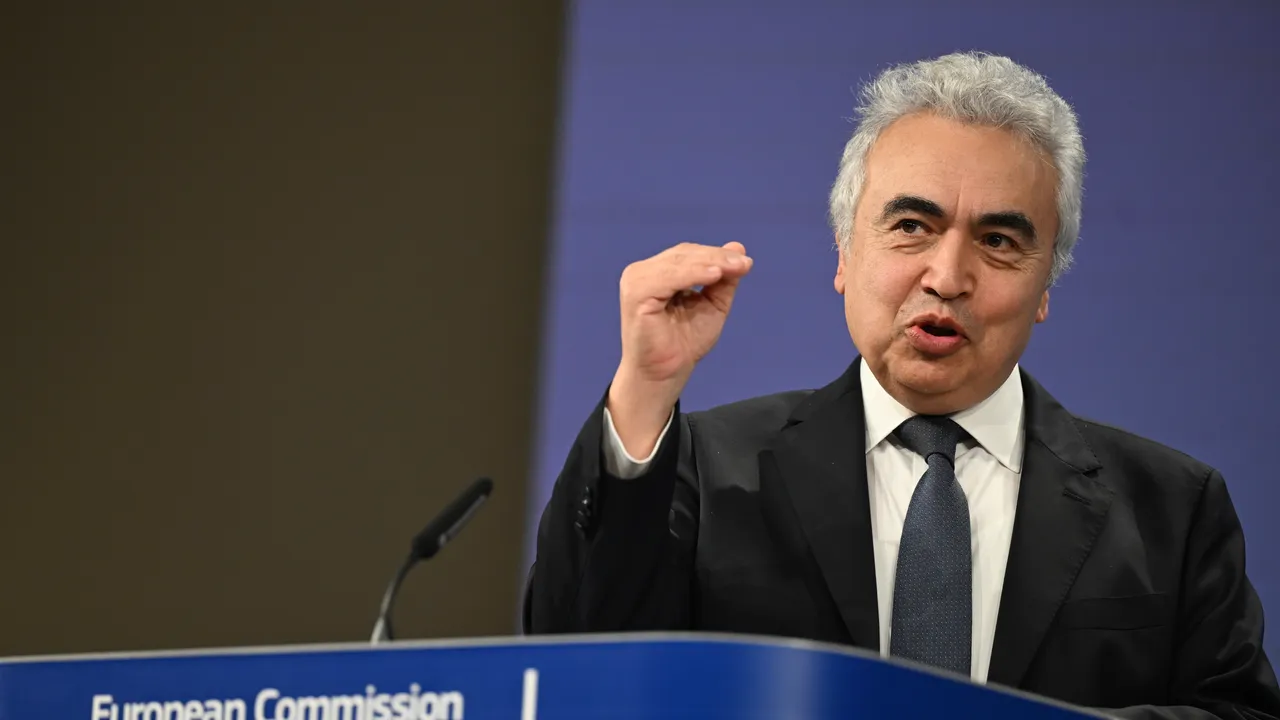 IEA e petrolio, perché torna a essere una fonte energetica del futuro dopo le pressioni di Trump