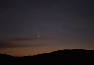 Un’altra cometa Atlas è arrivata nel nostro Sistema solare ed è una sorprendente e magnifica striscia dorata