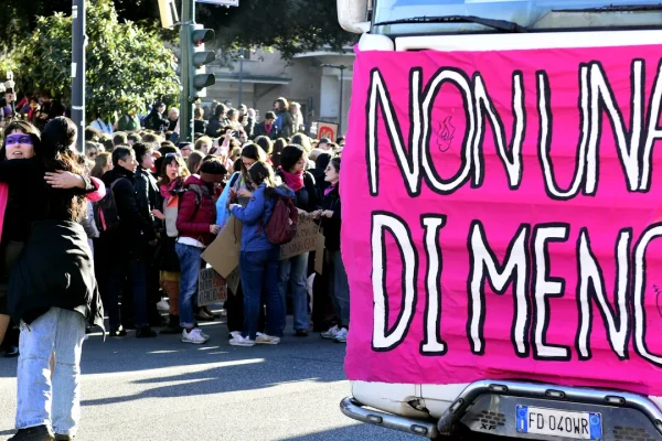 Il femminicidio, l’omicidio di una donna in quanto donna, è finalmente reato anche in Italia