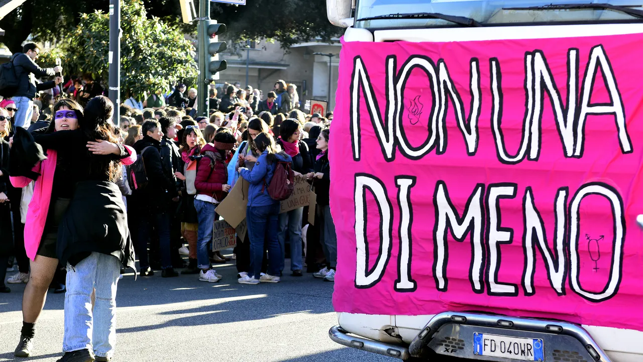 Il femminicidio, l’omicidio di una donna in quanto donna, è finalmente reato anche in Italia