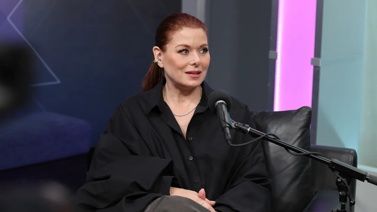 Debra Messing di Will & Grace ha perso la testa per la vittoria di Mamdani (ed è la mia delusione più grande dopo i Pinguì al caramello)