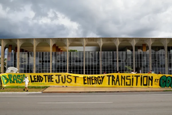 Transizione energetica: a che velocità viaggiano Usa, Cina, Europa e Africa?