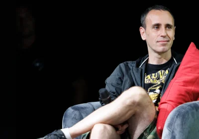 Nel nido dei serpenti è il nuovo libro di Zerocalcare, che servirà a raccogliere fondi per una causa politica a lui molto cara