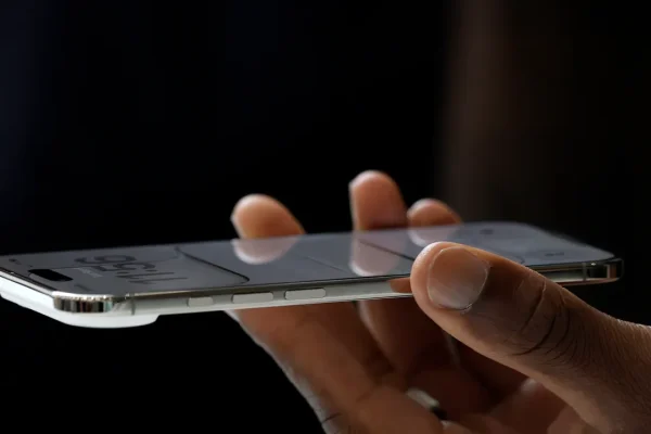 Il designer di iPhone Air che deve il successo a un martello, chi è Abidur Chowdhury