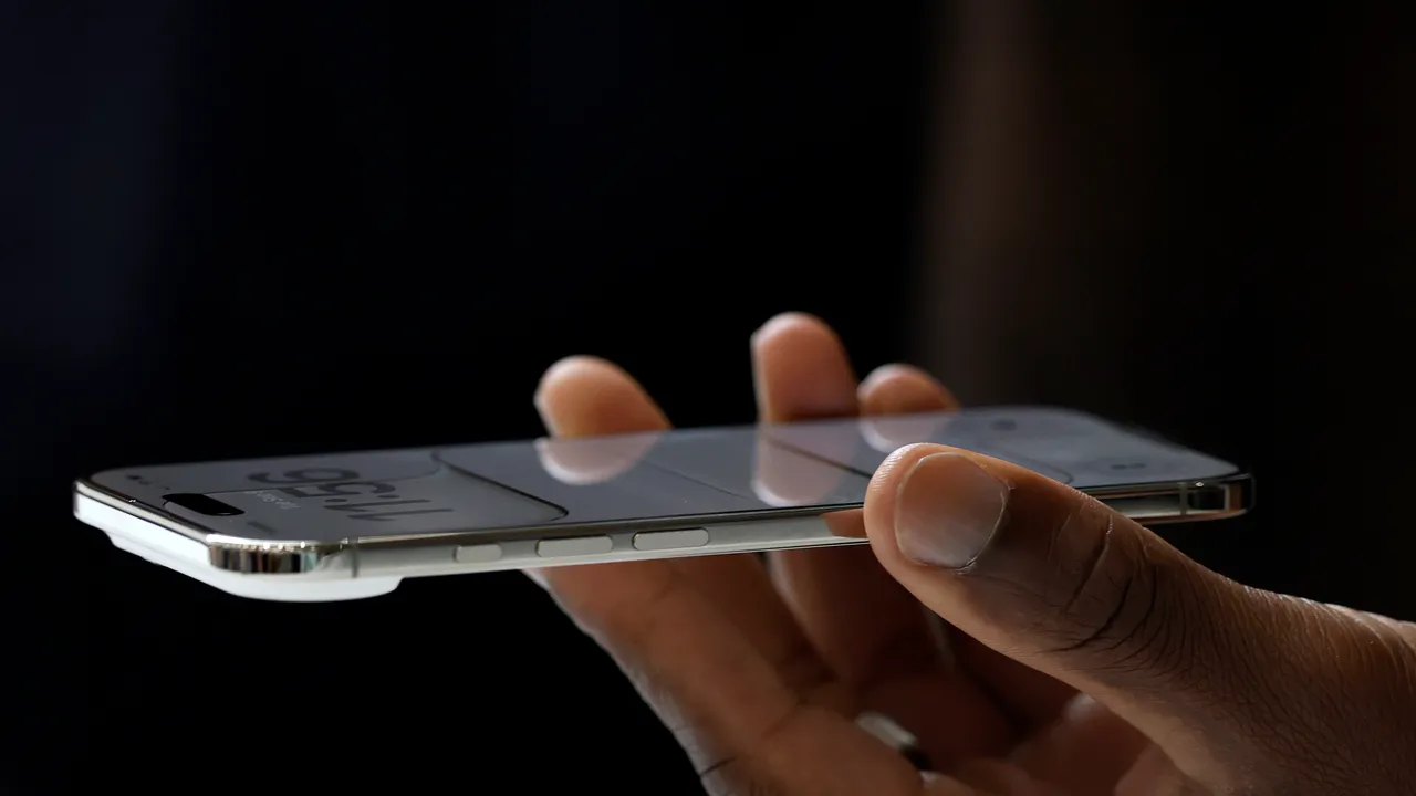 Il designer di iPhone Air che deve il successo a un martello, chi è Abidur Chowdhury