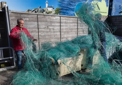 Guerra in Ucraina, i pescatori francesi donano le loro reti per “intrappolare” i droni russi
