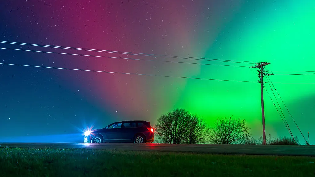 Cosa sta succedendo con la tempesta solare e perché non dobbiamo preoccuparci (ma goderci le aurore boreali)