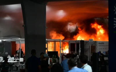 La Cop30 dove si decide come evitare che il pianeta bruci a causa del riscaldamento globale è stata sospesa per un incendio