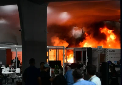 La Cop30 dove si decide come evitare che il pianeta bruci a causa del riscaldamento globale è stata sospesa per un incendio