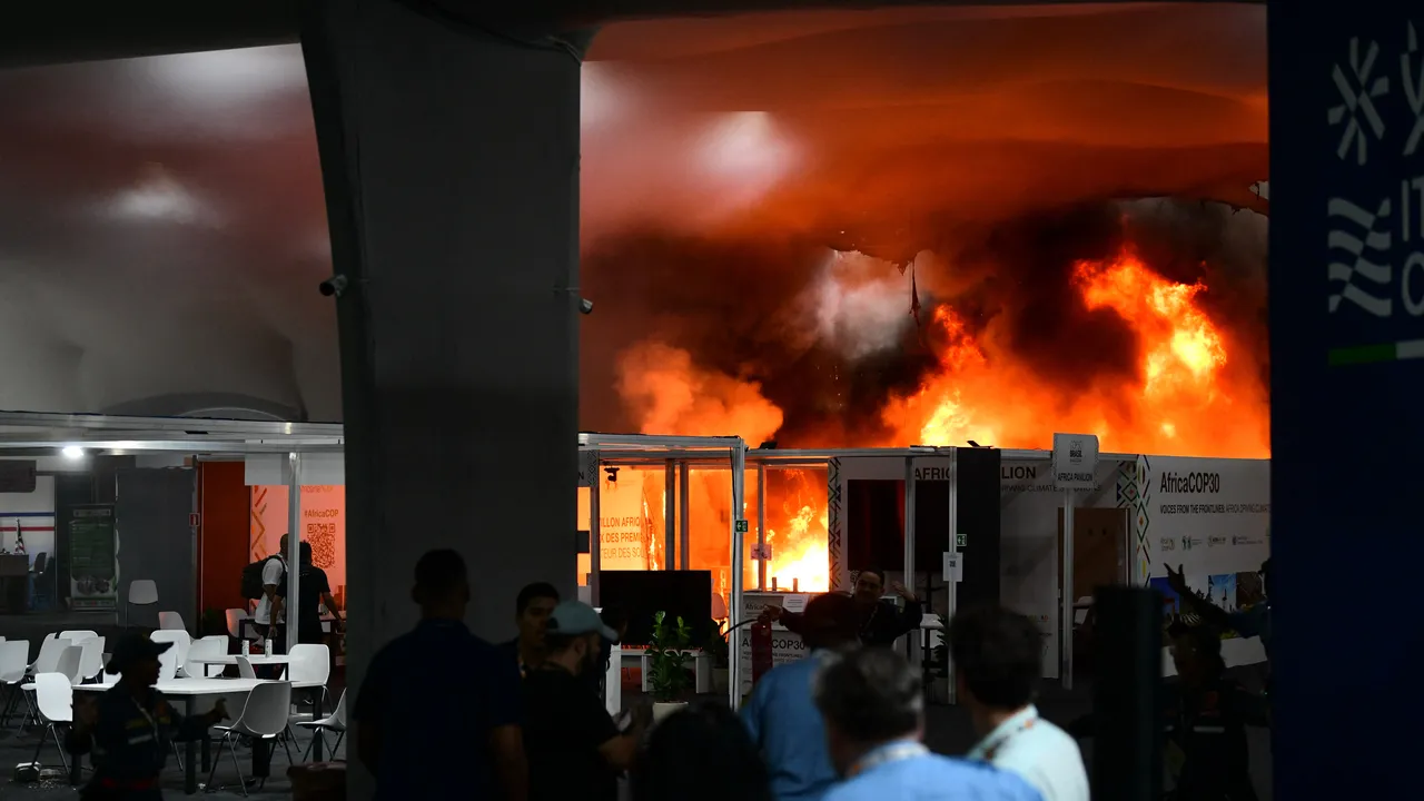 La Cop30 dove si decide come evitare che il pianeta bruci a causa del riscaldamento globale è stata sospesa per un incendio