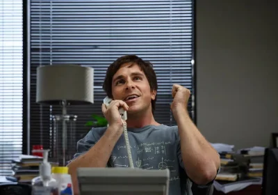 Vi ricordate Michael Burry, l’investitore de La grande scommessa? Ora chiude il suo fondo e avverte della possibilità di una bolla sull’AI