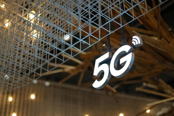 5G: entra in vigore il sistema AGCOM dei bollini per identificare la velocità di connessione