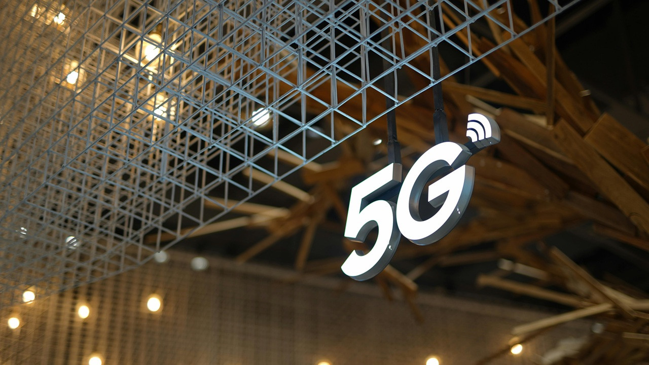 5G: entra in vigore il sistema AGCOM dei bollini per identificare la velocità di connessione