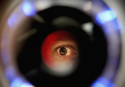 Il riconoscimento facciale all’esame della patente non è servito a fermare i furbetti. Il ministero dei Trasporti torna ai controlli di carta