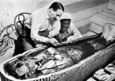 Perché cento anni fa la mummia di Tutankhamon fu decapitata e come è cambiato oggi l’approccio ai resti umani