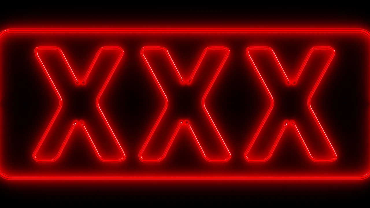 La verifica dell’età sui siti porno slitta ancora: il Tar accoglie il ricorso di Pornhub contro Agcom