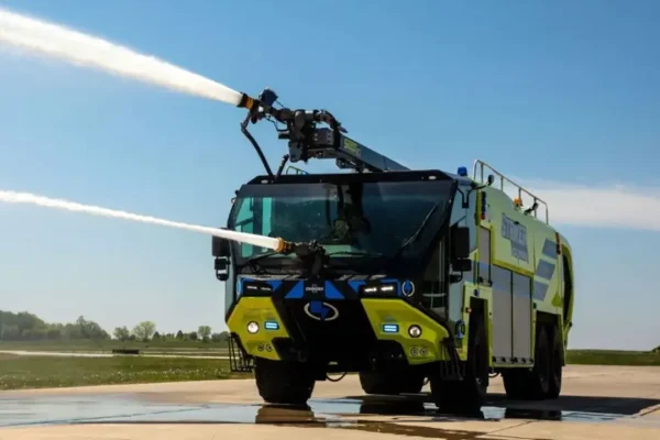 A Dallas Fort Worth entrano in azione sei Striker Volterra elettrici 6×6