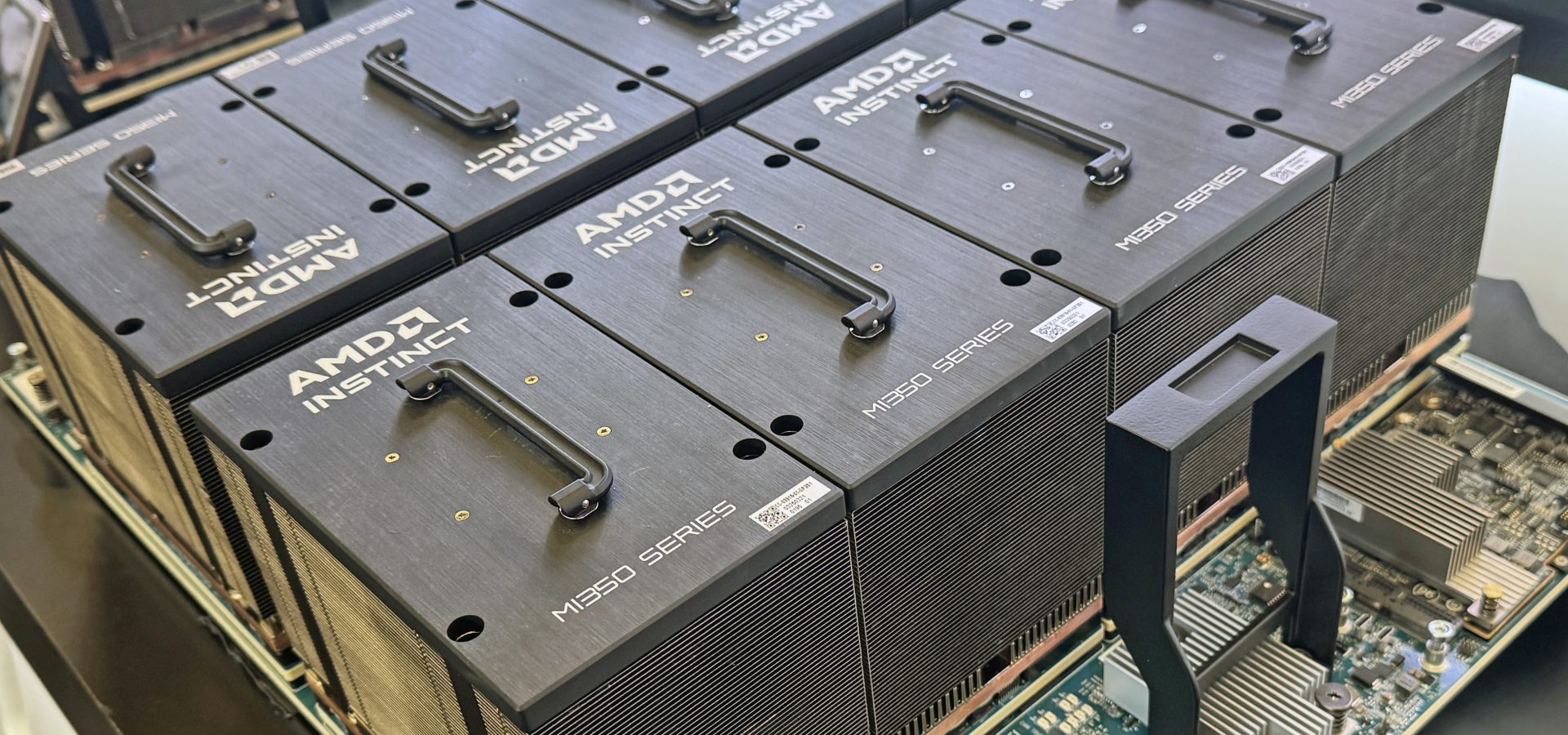 AMD non teme la bolla: gli investimenti nell'intelligenza artificiale sono una scommessa già vinta