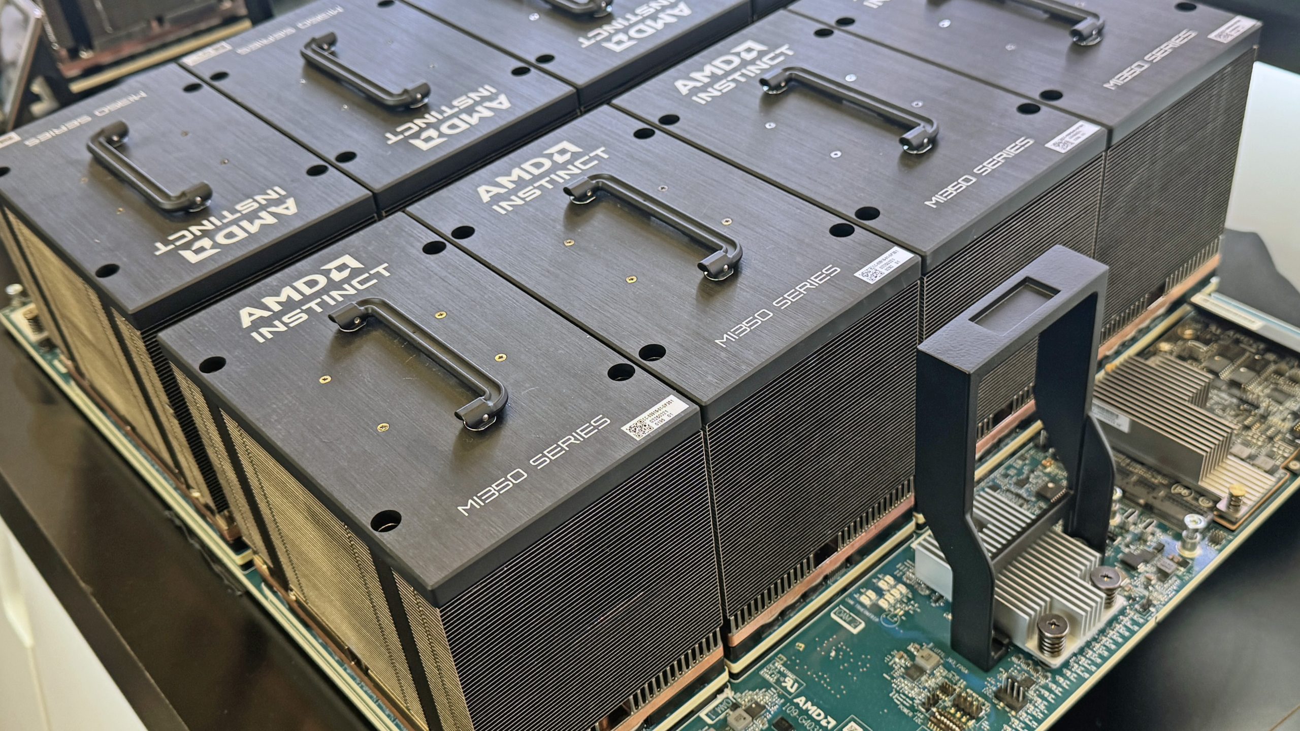 AMD non teme la bolla: gli investimenti nell'intelligenza artificiale sono una scommessa già vinta