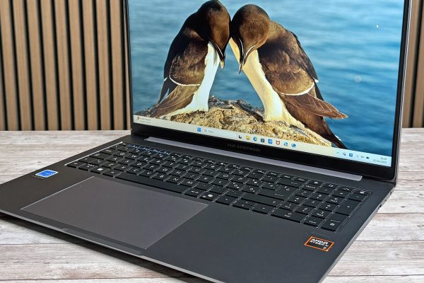 ASUS Expertbook PM3: il notebook robusto per le aziende