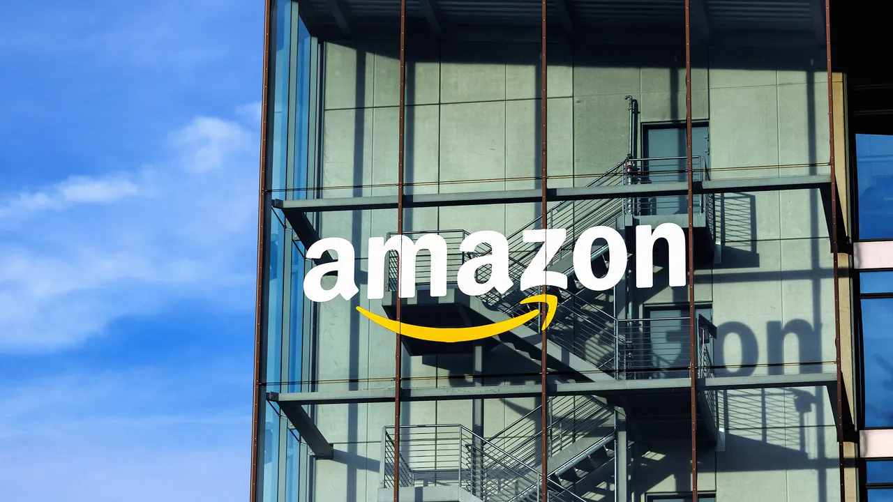 Accordo OpenAI-Amazon, la società di Sam Altman continuerà a muovere i fili dell’intelligenza artificiale