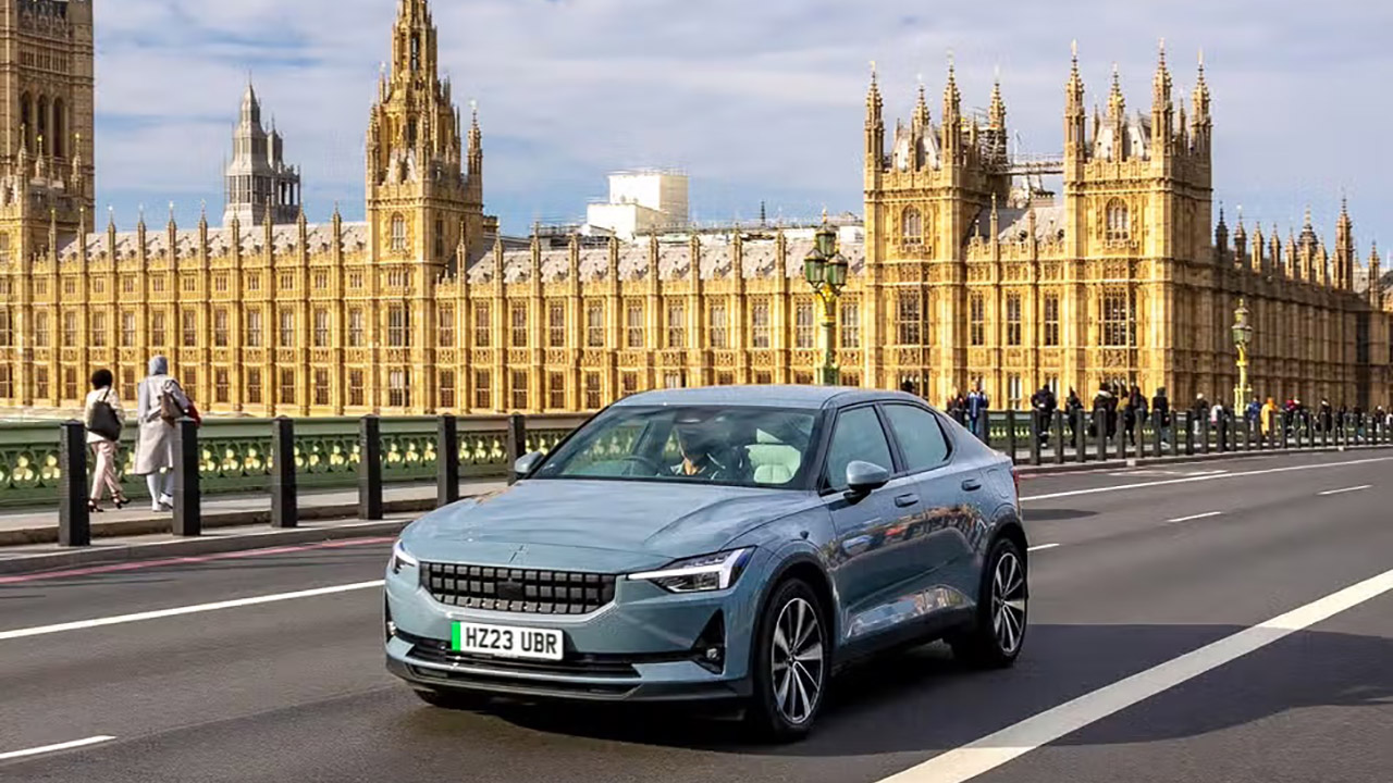 Accise sui km percorsi invece che sul carburante: l'idea britannica per le auto elettriche
