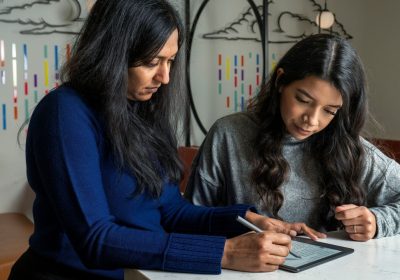 Amazon permetterà agli autori indipendenti di tradurre i libri con l'AI: arriva Kindle Translate