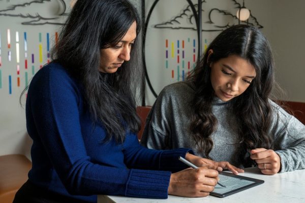 Amazon permetterà agli autori indipendenti di tradurre i libri con l'AI: arriva Kindle Translate