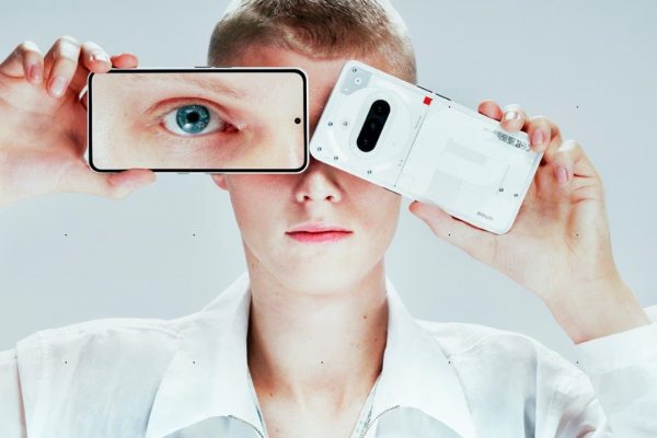 Apple si ispirerà a Nothing? Back cover trasparente per i prossimi iPhone