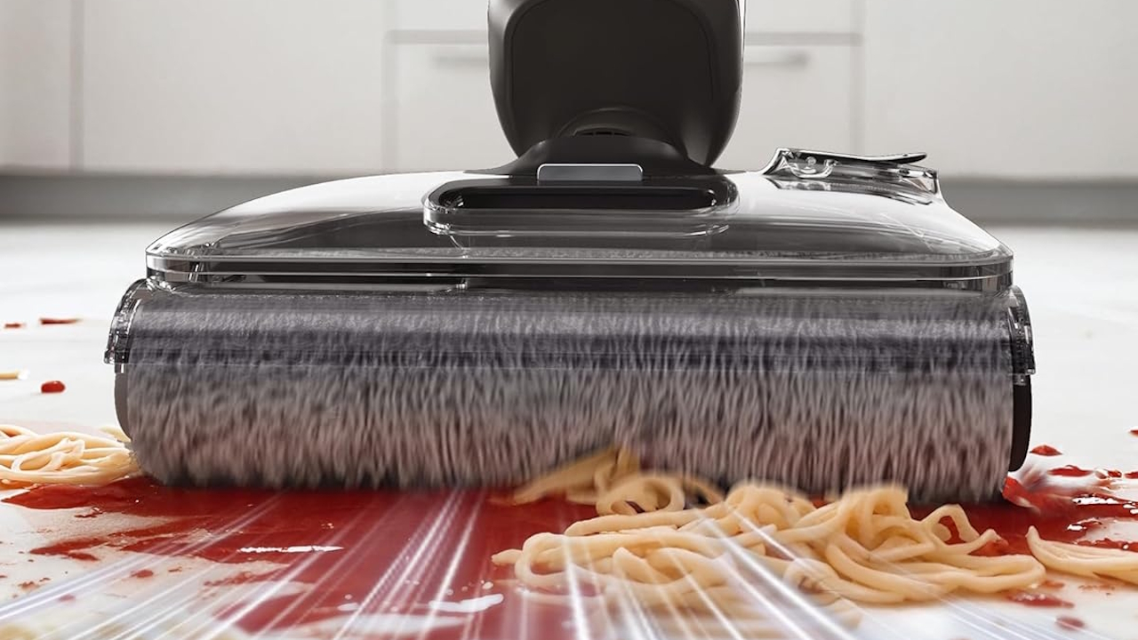 Questa scopa elettrica Tineco iFLOOR 5 è crollata a 169€ su Amazon: aspira e lava in un solo passaggio (e dimentichi il mocio!)