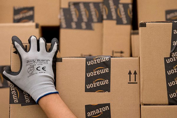 Blue Jay e Project Eluna: robotica e AI per ottimizzare sicurezza e produttività nei centri logistici Amazon