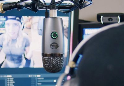 Blue Yeti Nano in super offerta su Amazon: il microfono da streamer più amato ora costa quasi la metà