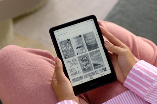 Tornano le offerte sui Kindle base, versione da 16GB: solo 84,99€, il minimal che basta e avanza per leggere
