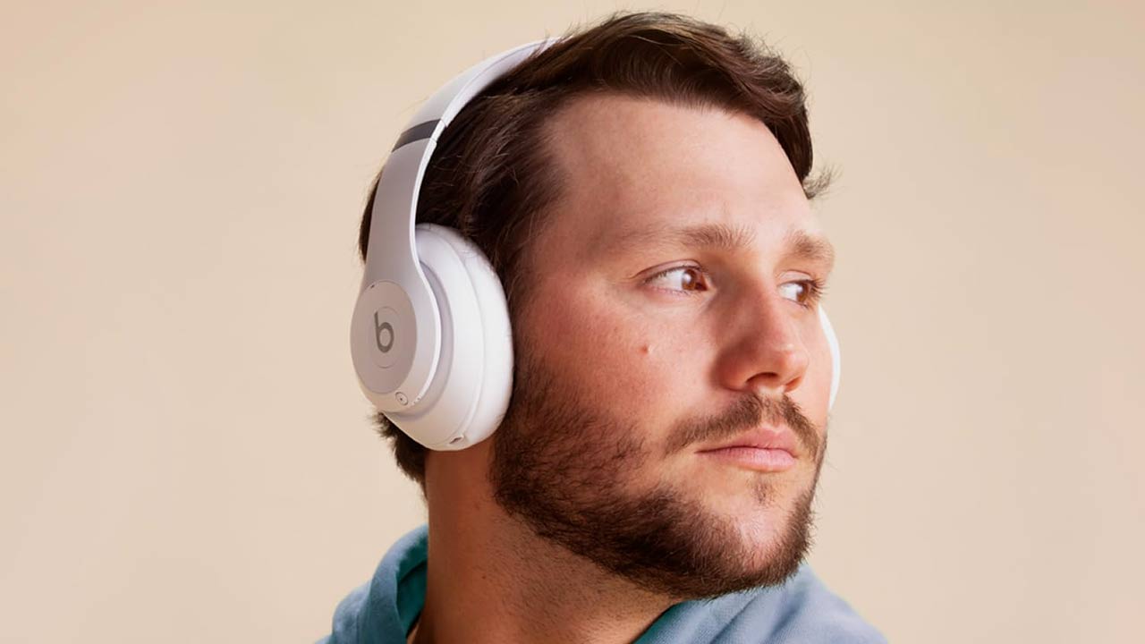 Crollano i prezzi della cuffie Beats col Black Friday: Studio Pro al minimo assoluto, Studio Buds+ a 95€ e altri prezzi mai visti prima