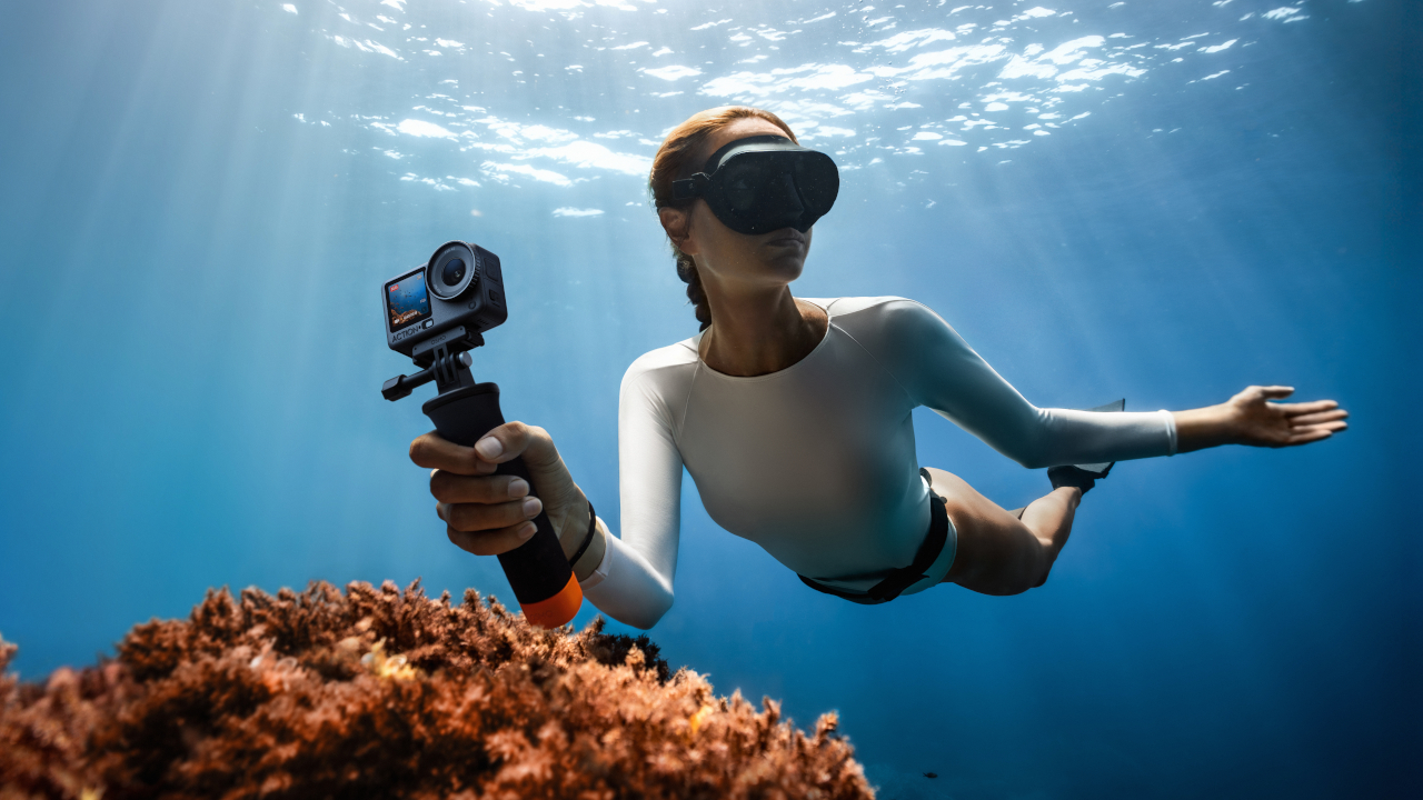 DJI lancia Osmo Action 6: la prima action cam del produttore con apertura variabile