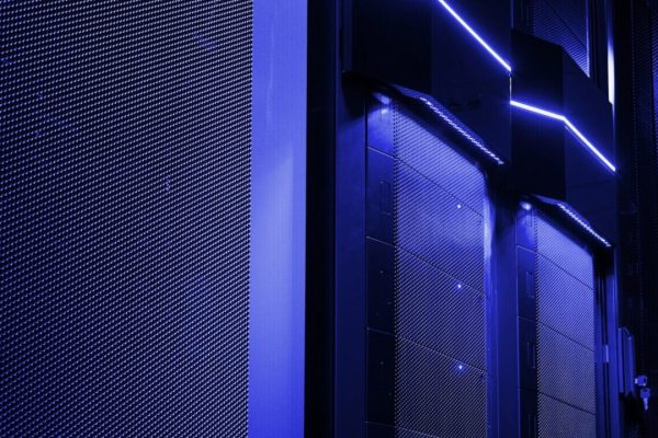 Decine di associazioni contro i data center IA negli Stati Uniti: 'sono un danno per l'ambiente e le comunità'