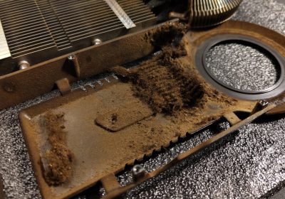 Fumo di sigaretta e sporco per 17 anni: da relitto tossico a gioiello da collezione, così è rinata questa 9800 GT